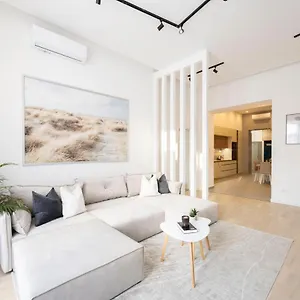 Luxurious & Spacious With Balcony , Budapest Hungary